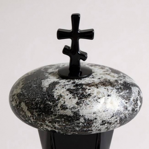 Лампада гранит Амфиболит. Черный. 4 200 ₽/шт  