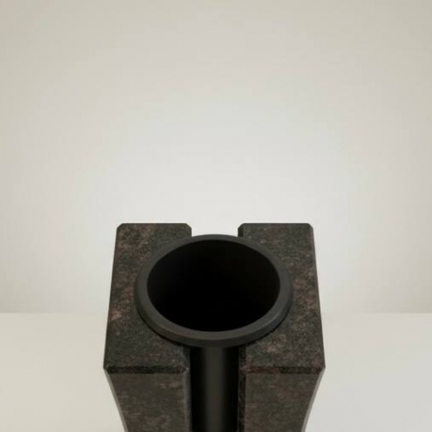 Ваза Квадрат Дымовский гранит 40 см. 6 500 ₽/шт